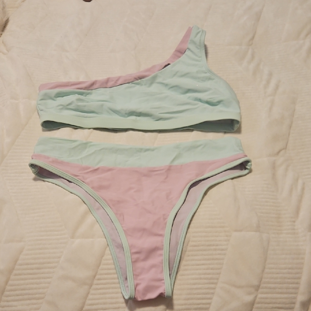 Cupshe Mint Green and Pink One-Shoulder Bikini